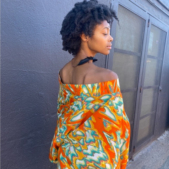 Feather and gold chain necklace designed and handmade in my Los Angeles atelier - Picture 4 of 7